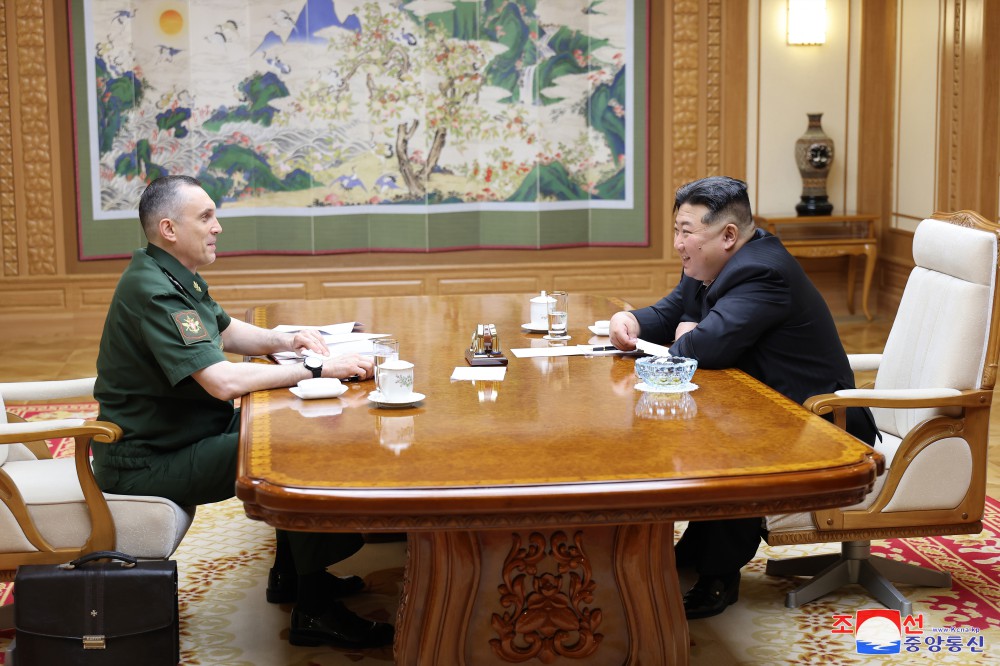 金正恩会见俄罗斯国防部副部长阿列克谢•克里沃鲁奇科