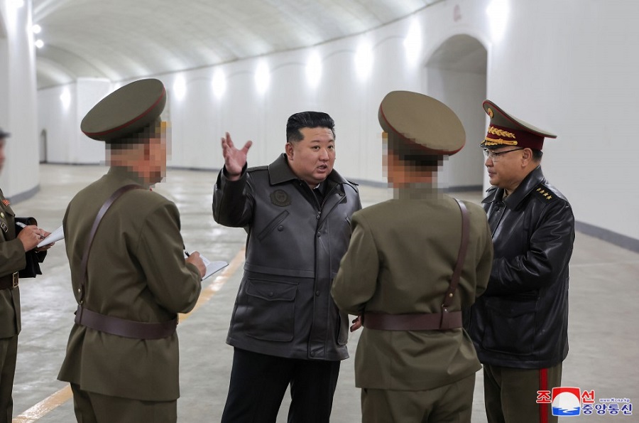朝鲜最高领导人金正恩视察战略导弹基地