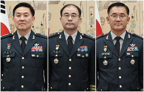 左起依次为李镇雨、郭种根和吕寅兄