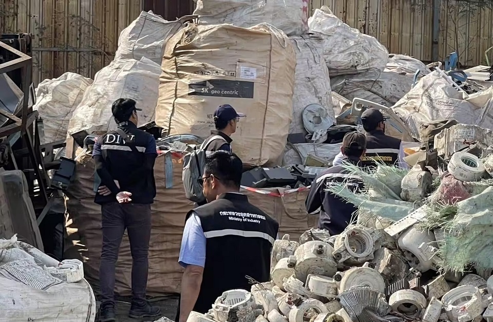 泰国警方在中资工厂内查获的大量电子垃圾