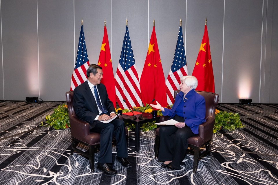 美国财政部长珍妮特·耶伦(Janet L. Yellen)在旧金山(San Francisco)与中国副总理何立峰会晤