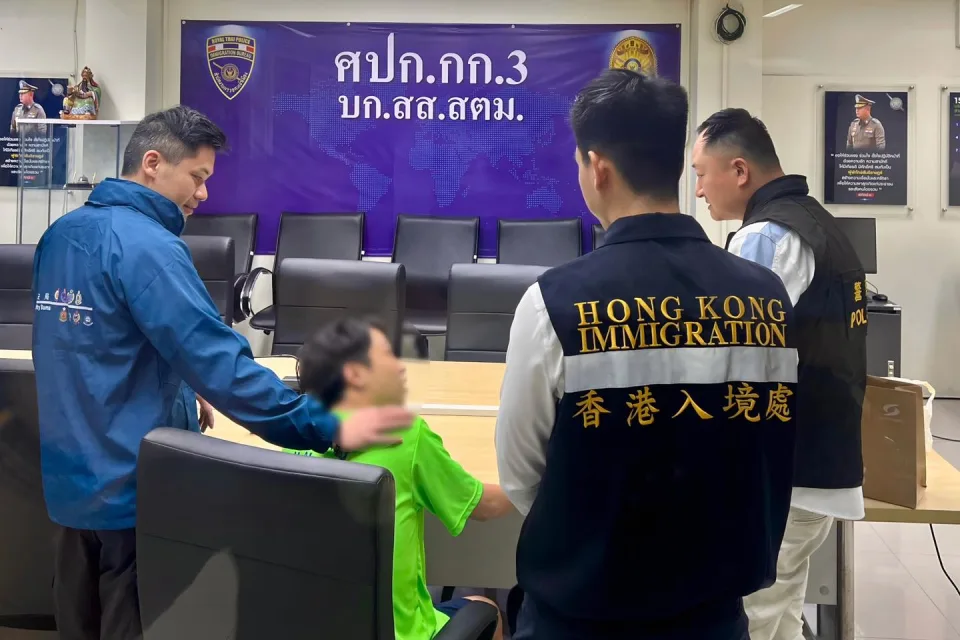 香港保安局局长邓炳强表示,早前获救的一名29岁被禁锢缅甸的男子,将于下周一返港