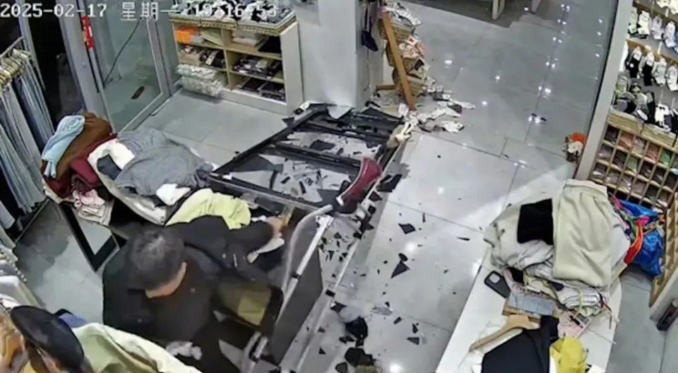 网传邢台任泽区一局长酒后砸店伤人