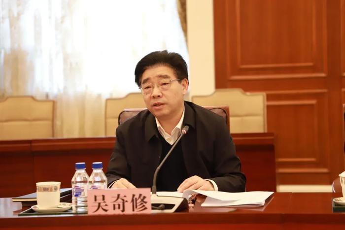 吴奇修