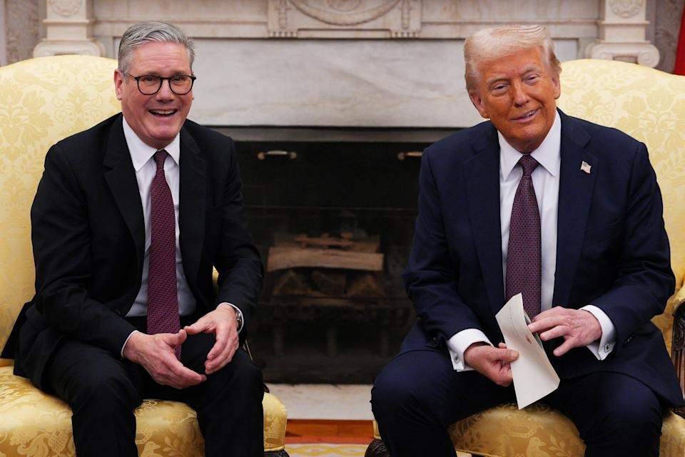 美国总统唐纳德·特朗普在白宫与英国首相基尔·斯塔默举行会晤