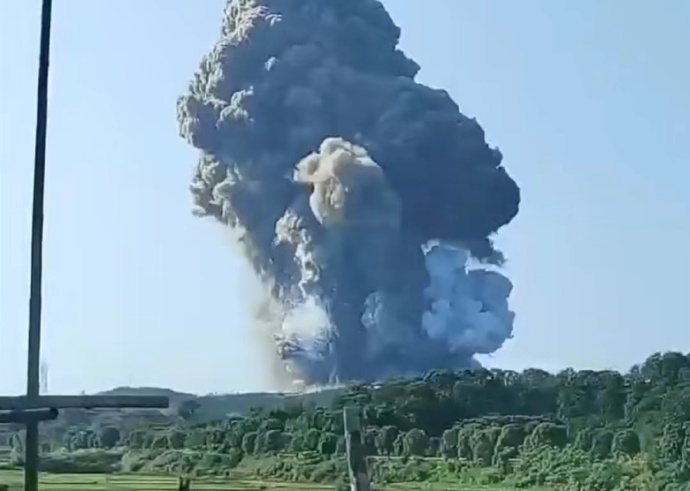 湖南临澧县山洲烟花有限责任公司发生爆炸事故