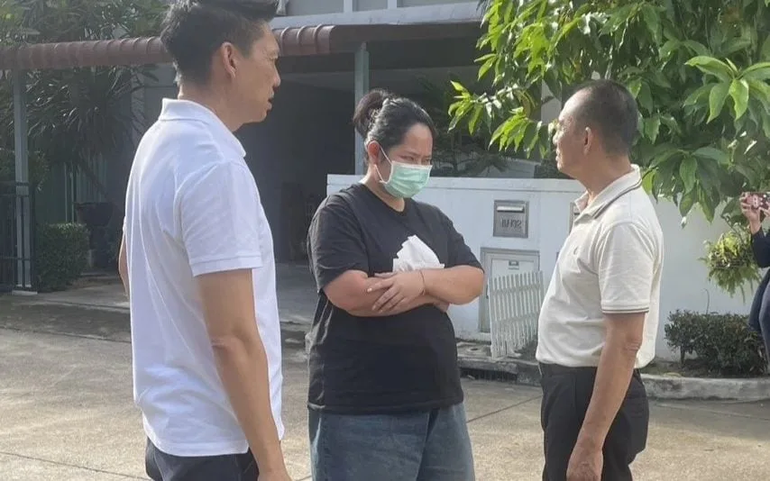 威拉婉·艾姆萨瓦(Wilawan Emsawat)在家中被捕。