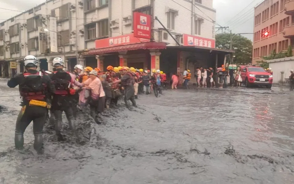 新北市已动员消防、义消、医护与环保工务单位支援花莲