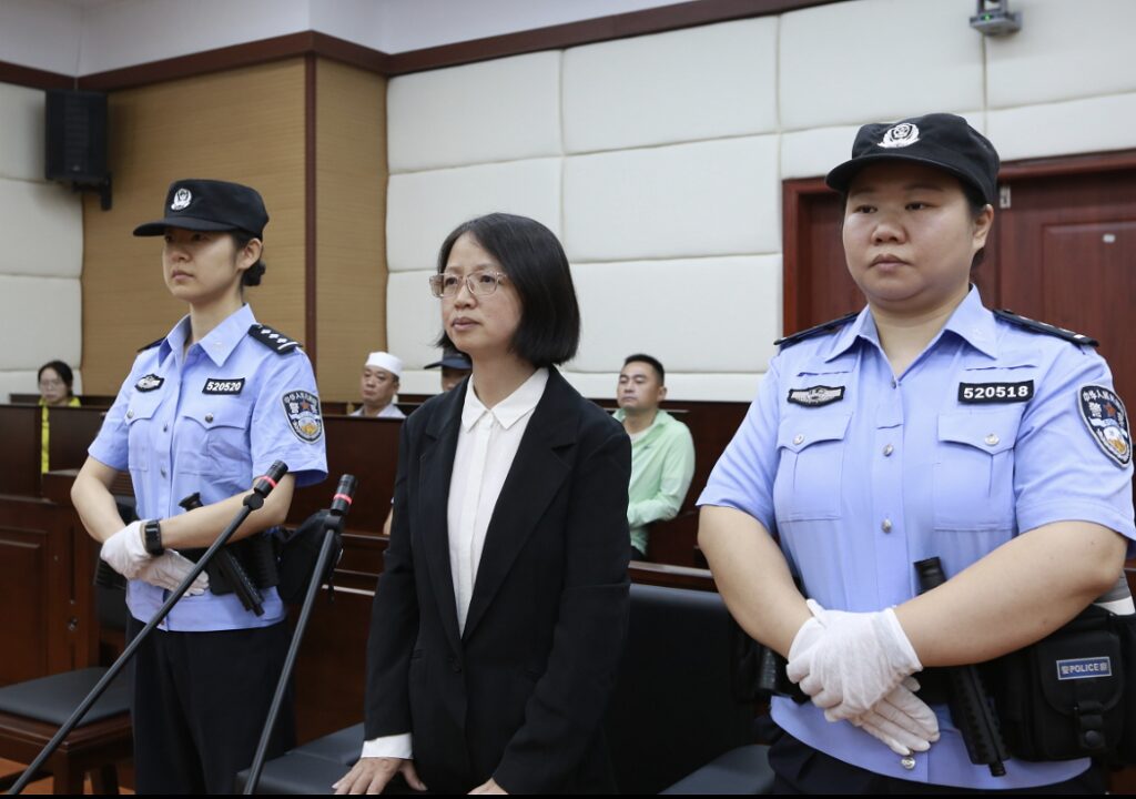 贵州省卫健委原党组书记杨慧出庭受审