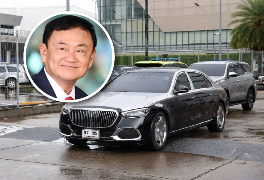 泰国前总理他信·西那瓦的车队行驶在曼谷