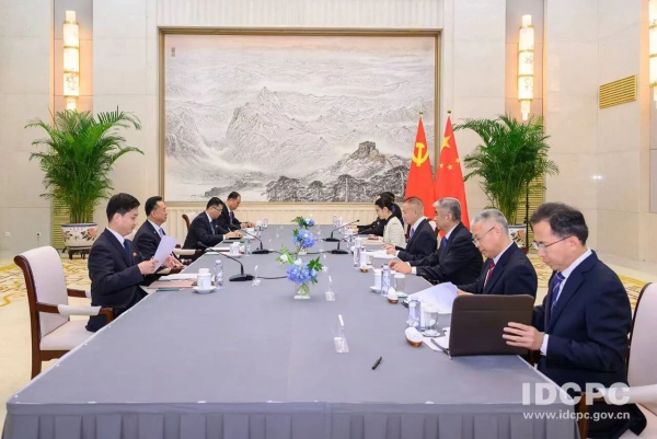 中联部部长刘海星在北京会见朝鲜驻华大使李龙男