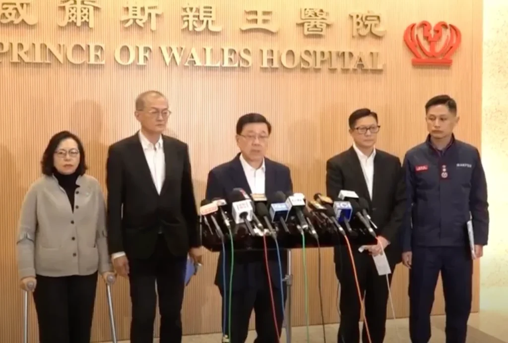 香港特区行政长官李家超与多名官员会见记者