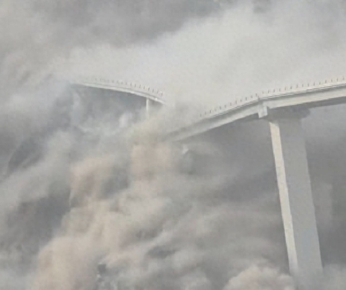 四川阿坝州马尔康市双江口水电站红旗桥垮塌