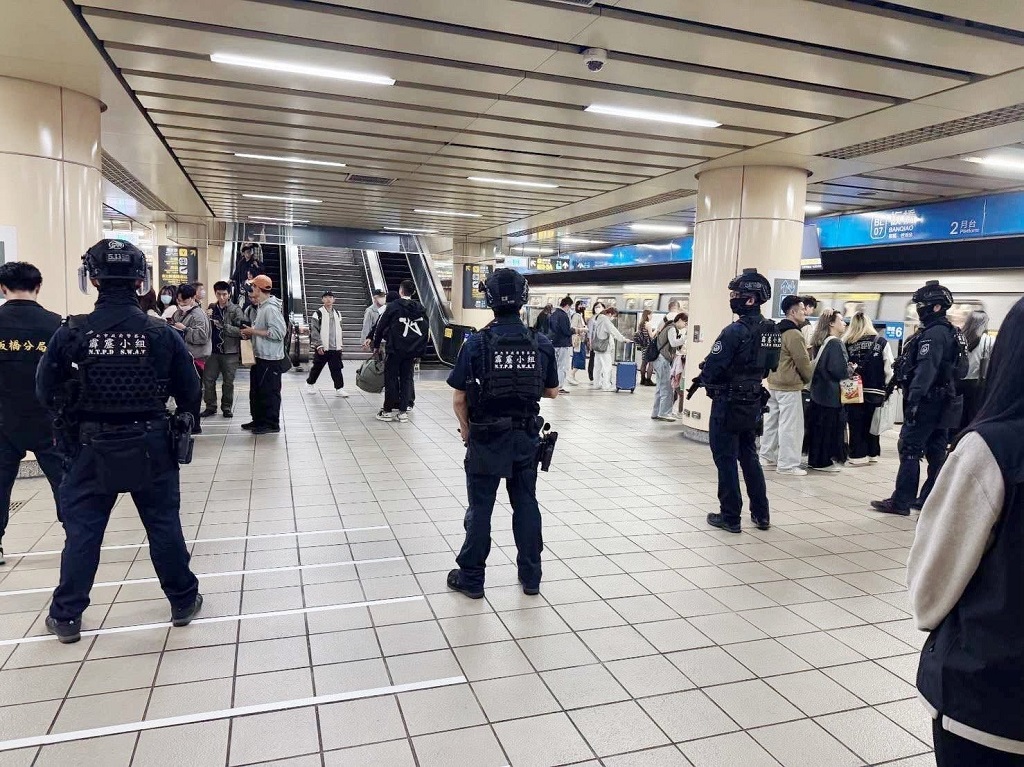 台北中山车站附近发生随机攻击事件后，当局已增派安保力量