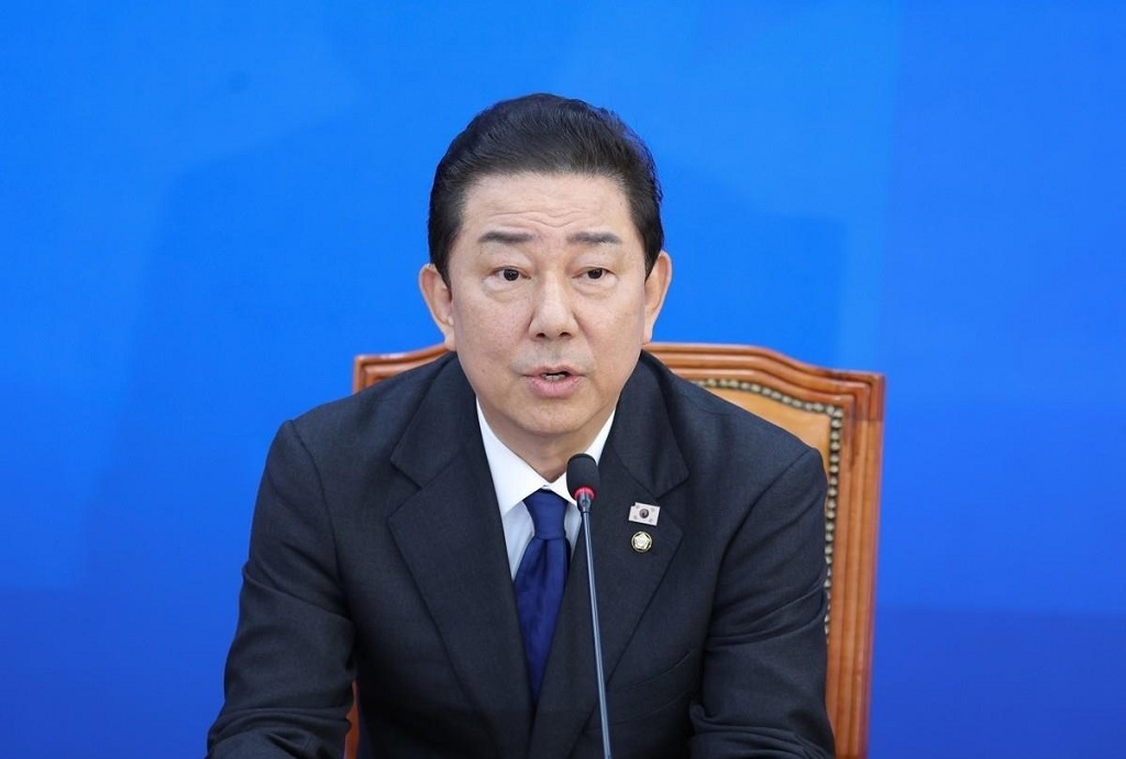 韩国执政党共同民主党党鞭金炳基在国会宣布引咎辞职