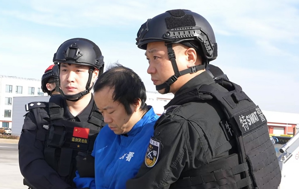 柬埔寨太子集团陈志被押解回中国