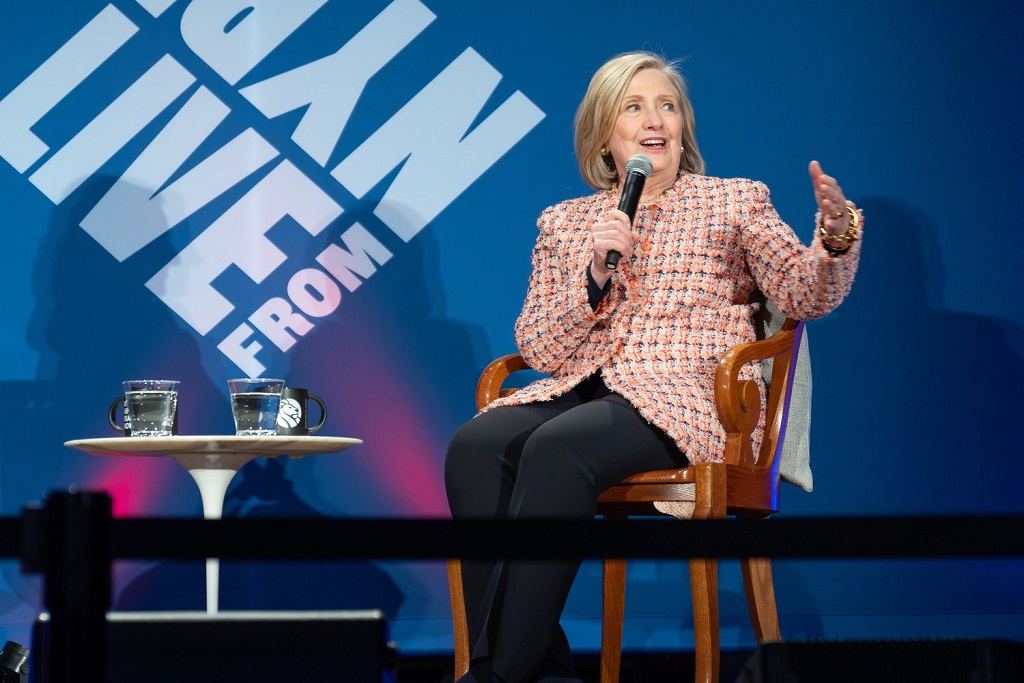 美国前国务卿希拉里·克林顿（Hillary Clinton）出席反对削减图书馆经费的活动