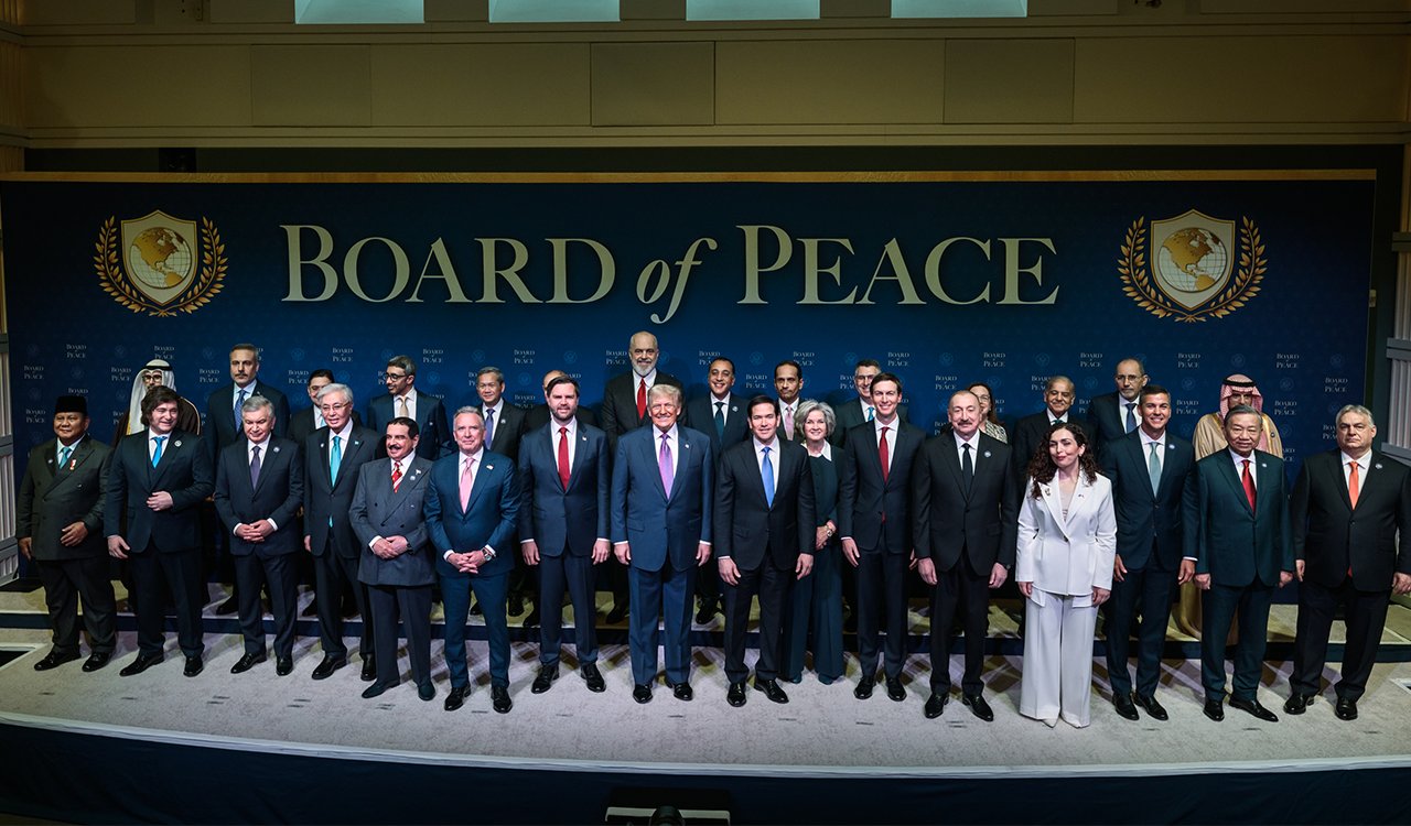 美国总统唐纳德·特朗普（Donald Trump）在华盛顿主持“和平委员会”（Board of Peace）首次会议