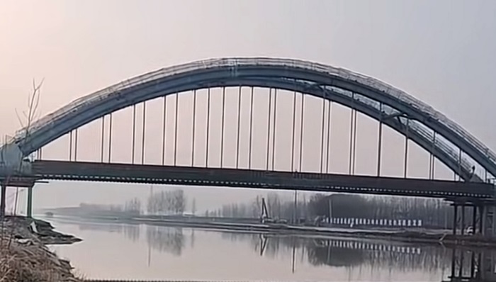 正在施工期间的月港大桥