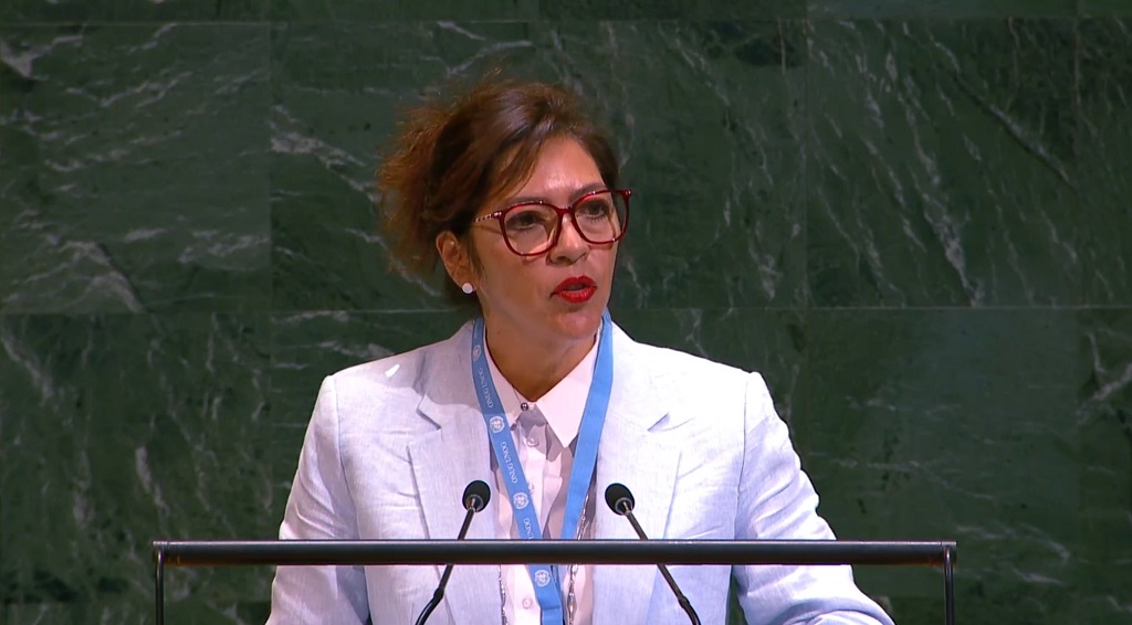 伊丽莎白·萨尔蒙（Elizabeth Salmón）