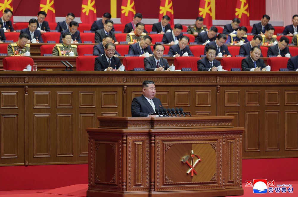 朝鲜最高领导人金正恩出席朝鲜劳动党第九次代表大会闭幕式并讲话