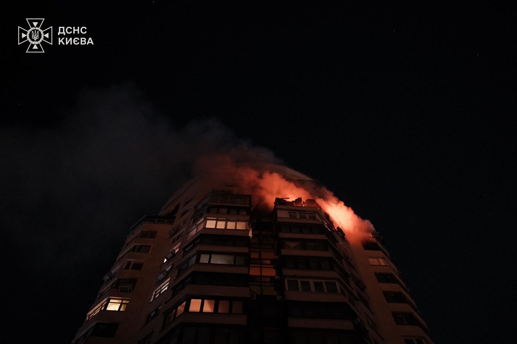 俄罗斯向基辅等多座城市发射约450架无人机和60余枚导弹