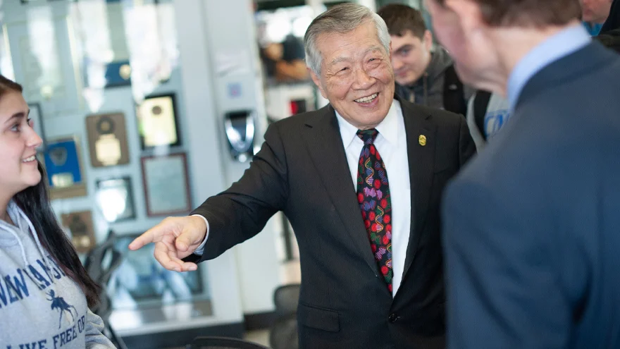 李昌钰深受学生和校友的喜爱，经常出席校园活动