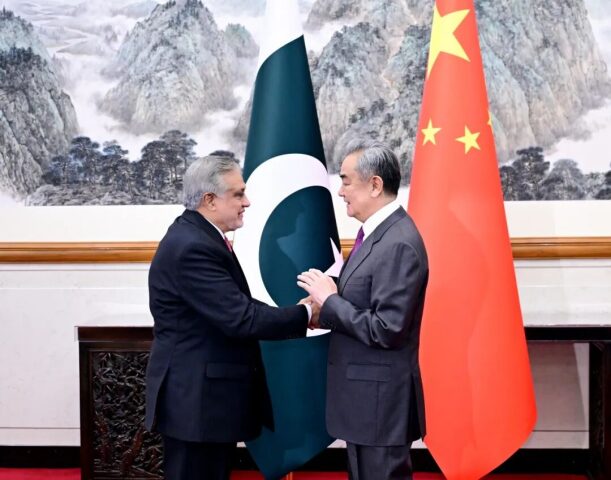 中国外交部长王毅在北京同巴基斯坦副总理兼外长达尔举行第七次中巴外长战略对话