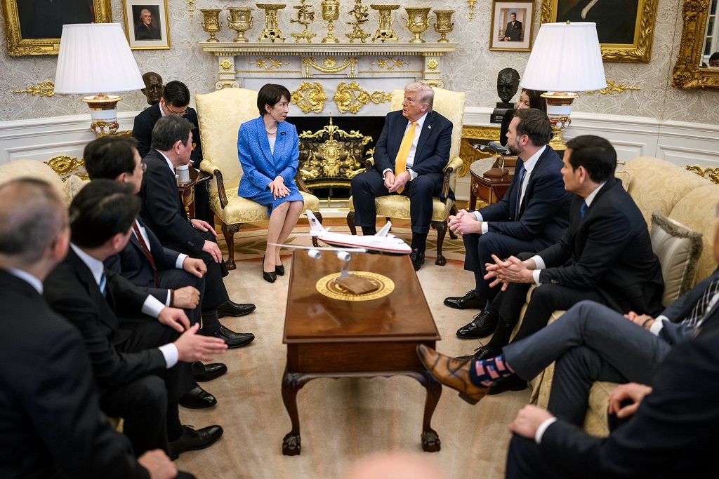 美国总统唐纳德·特朗普（Donald Trump）与日本首相高市早苗与在白宫举行会晤