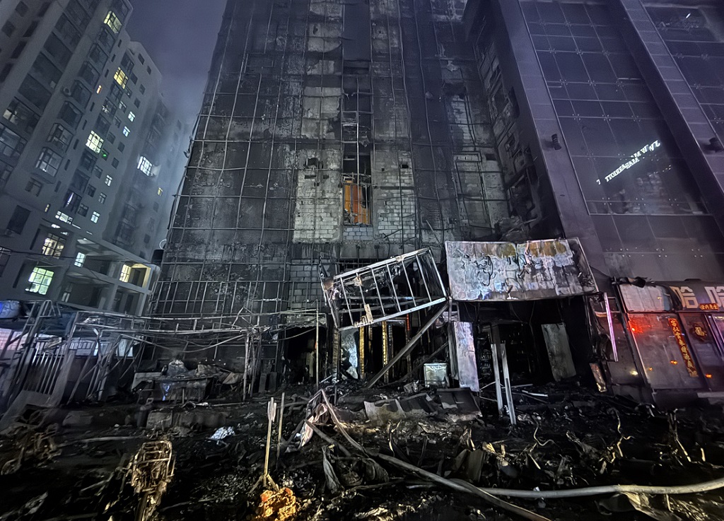 山西省太原市亲贤街一处建筑外立面发生火灾