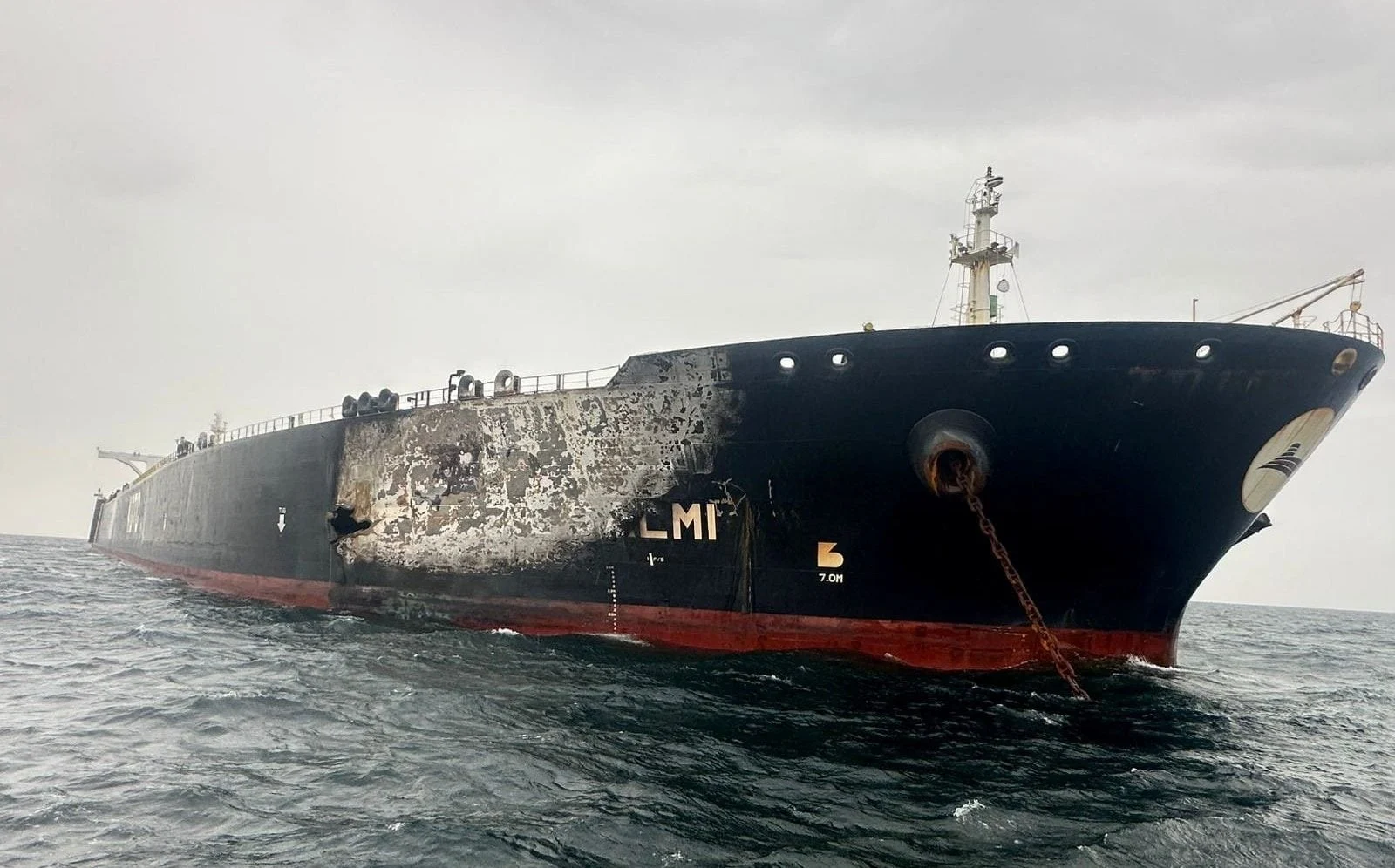 科威特籍油轮“Al Salmi”号在伊朗袭击后受损