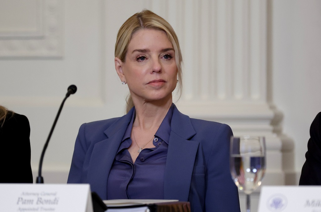 帕姆·邦迪（Pam Bondi）