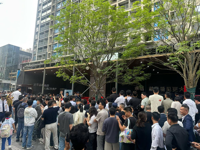 深圳龙华区幸福城臻园开盘销售现场