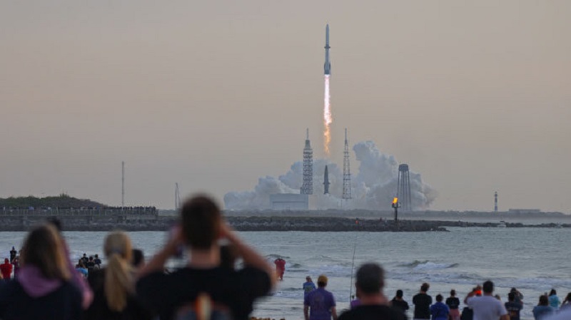 美国蓝色起源公司的“新格伦”火箭发射升空