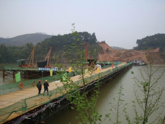 广西藤县北流河上的桥梁工程