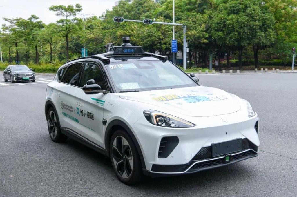 百度公司旗下的萝卜快跑自动驾驶汽车