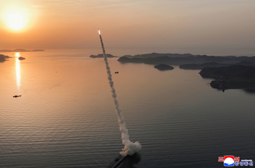 朝鲜导弹总局进行改良版短程地对地弹道导弹“火星炮-11丁”试射