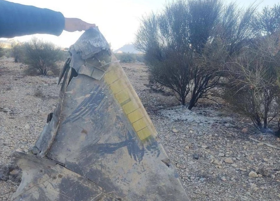 伊朗击落两架美国军机，这是坠毁军机的残骸